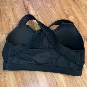 Under Armour Intimates & Sleepwear - Under Armor sports bra Under Armour Intimates & Sleepwear - Under Armor sports bra